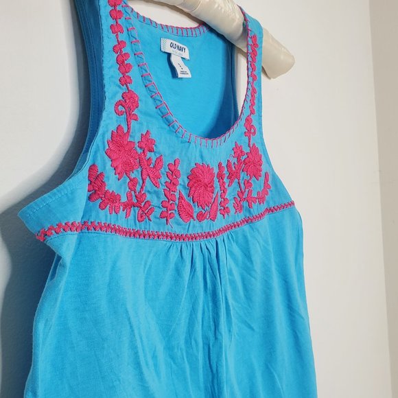 Pool Blue Top with Embroidered Floral Detail in Fuchsia - Picture 3 of 6